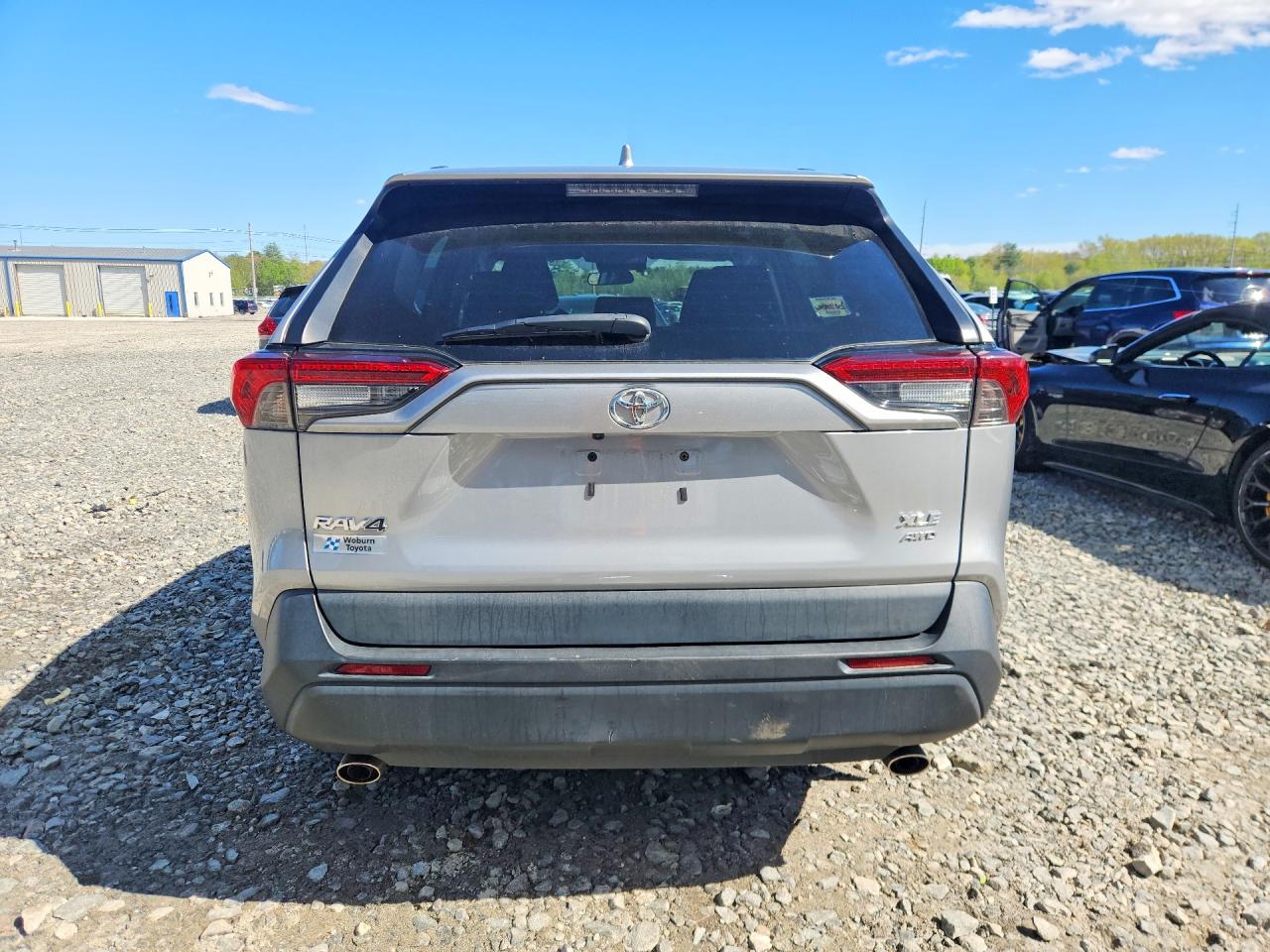 2022 TOYOTA RAV4 XLE photo 6