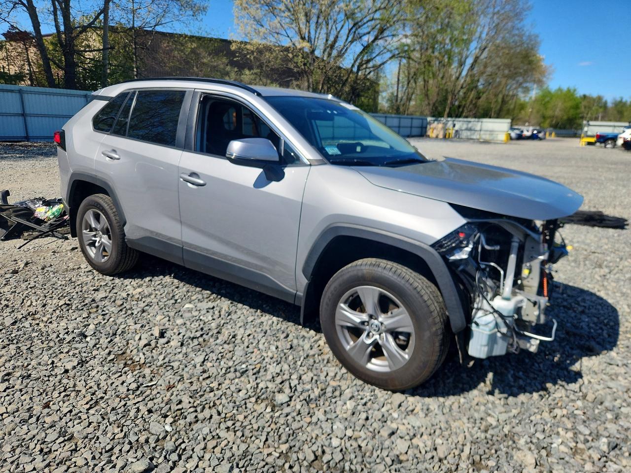 2022 TOYOTA RAV4 XLE photo 4
