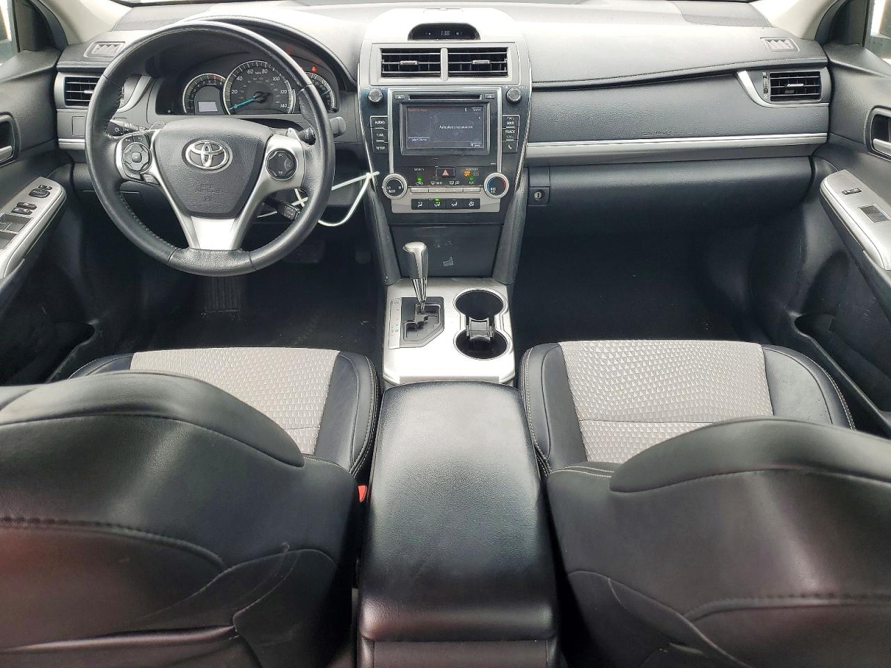 2014 TOYOTA CAMRY SE photo 15