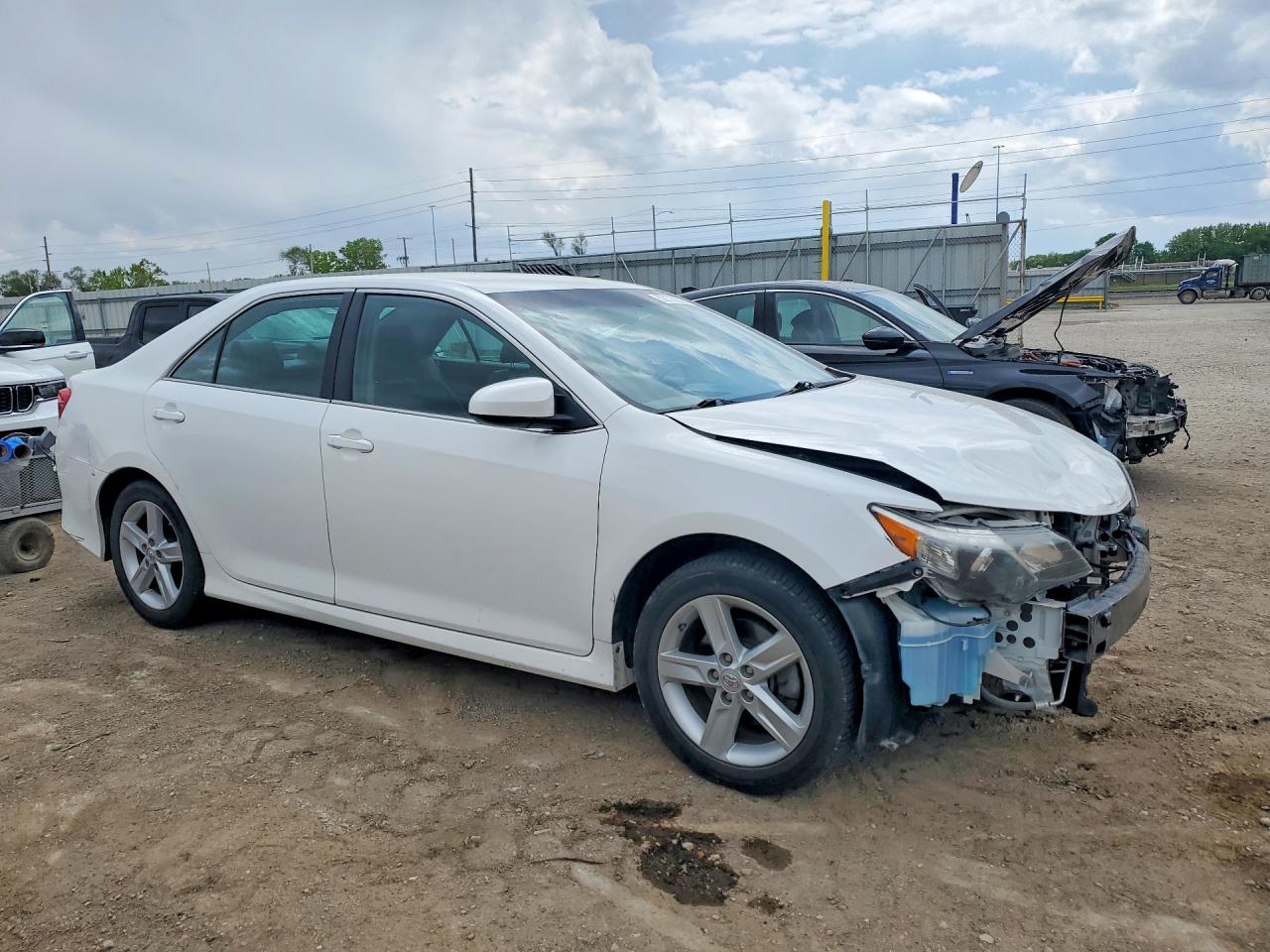 2014 TOYOTA CAMRY SE photo 7