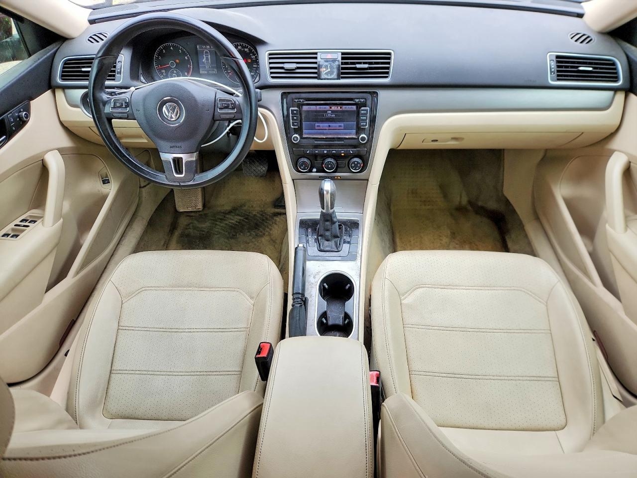 2014 VOLKSWAGEN PASSAT SE photo 8