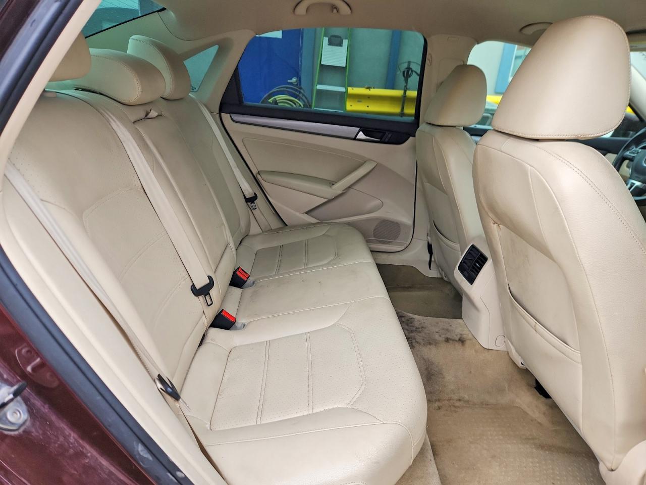 2014 VOLKSWAGEN PASSAT SE photo 10