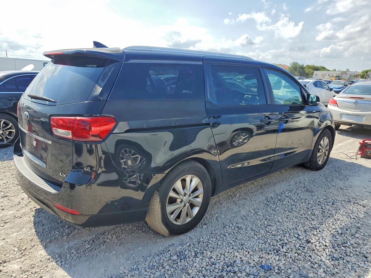 2016 KIA SEDONA LX photo 3