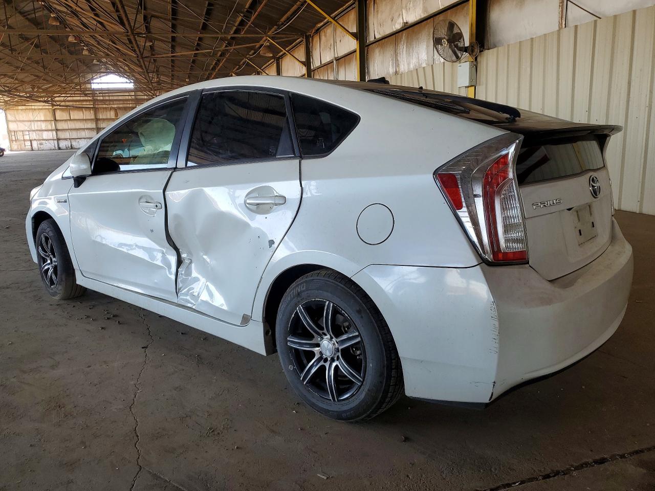 2013 TOYOTA PRIUS THREE photo 4