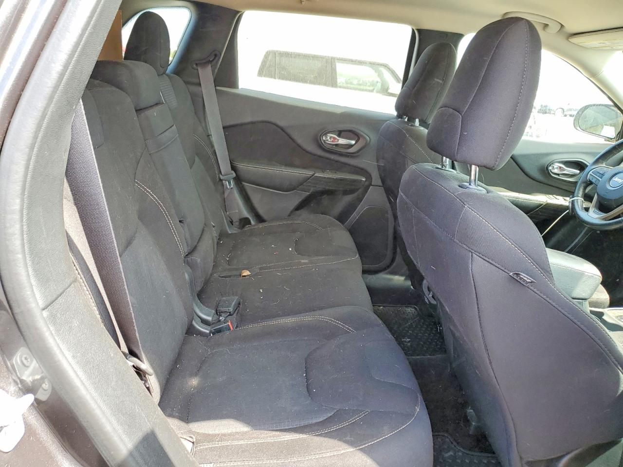 2016 JEEP CHEROKEE LATITUDE photo 10