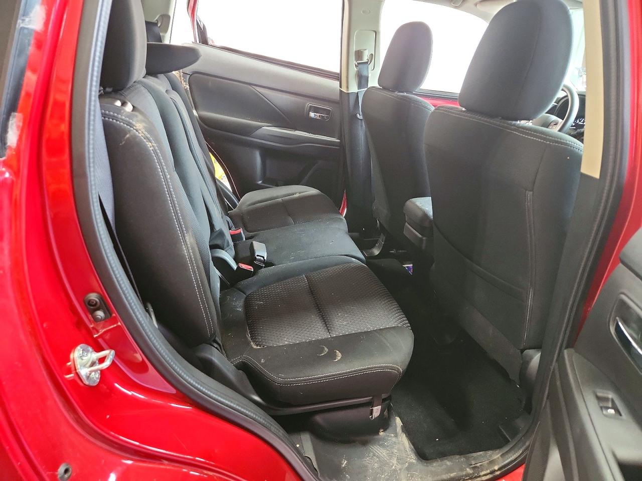2018 MITSUBISHI OUTLANDER SE photo 28