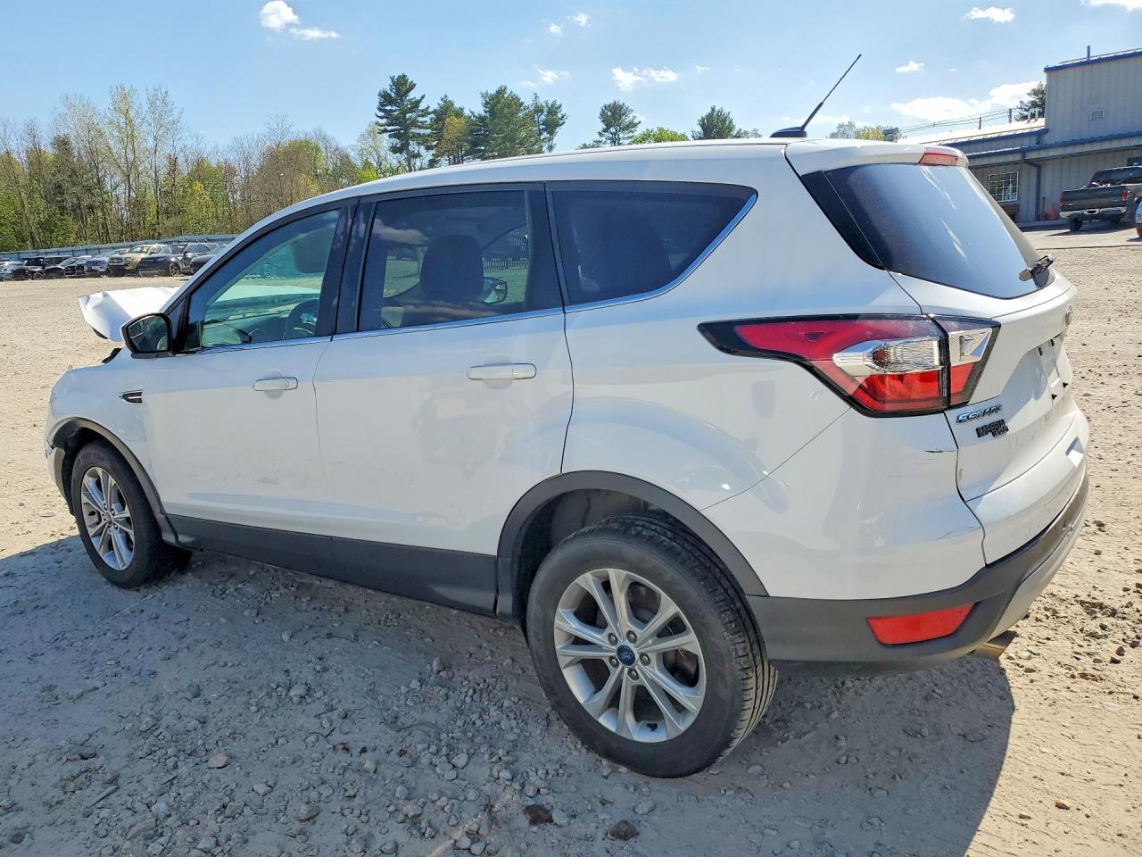2017 FORD ESCAPE SE photo 2