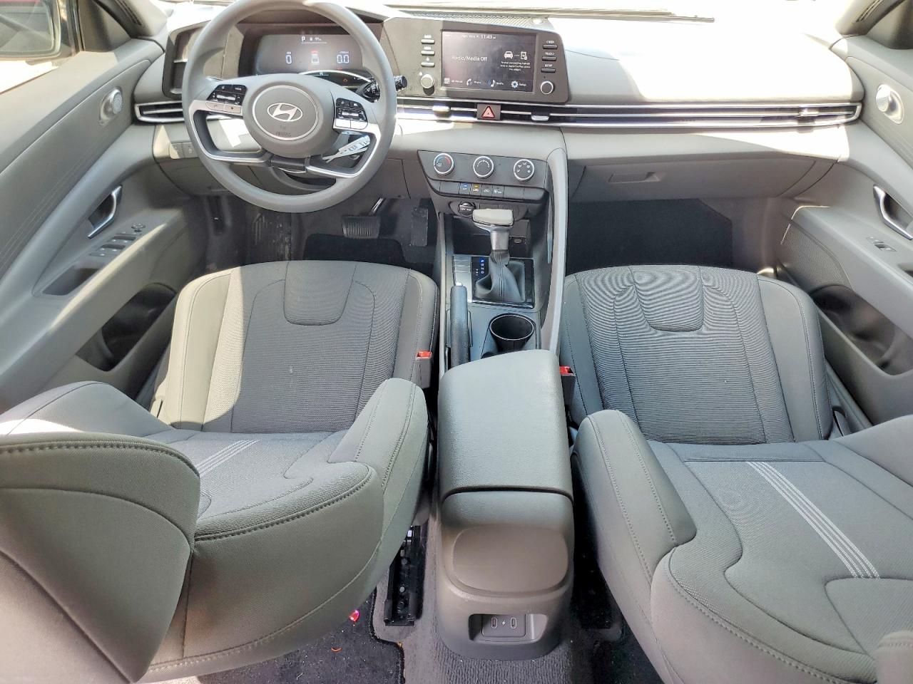 2025 HYUNDAI ELANTRA SE photo 22