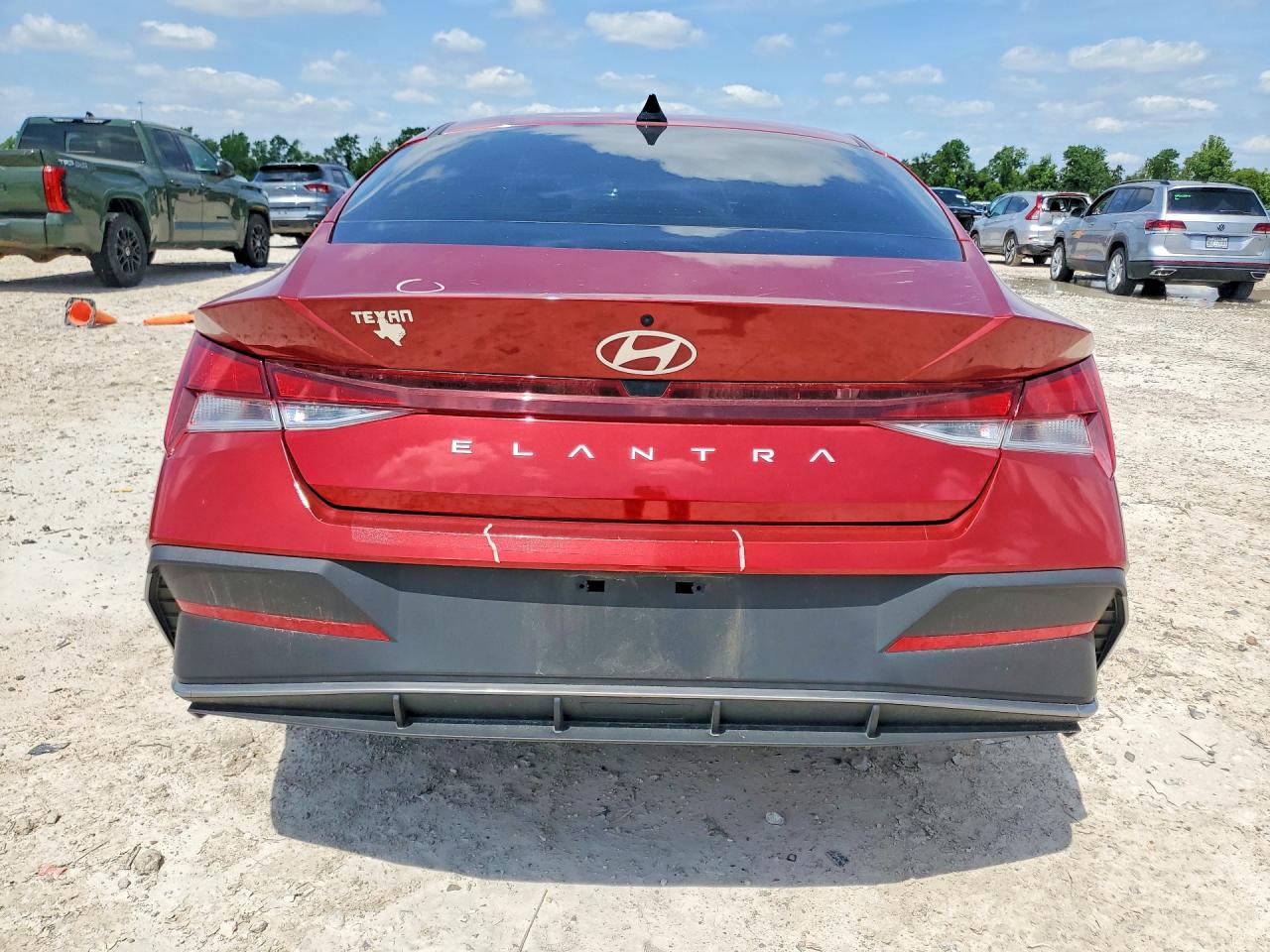 2025 HYUNDAI ELANTRA SE photo 16