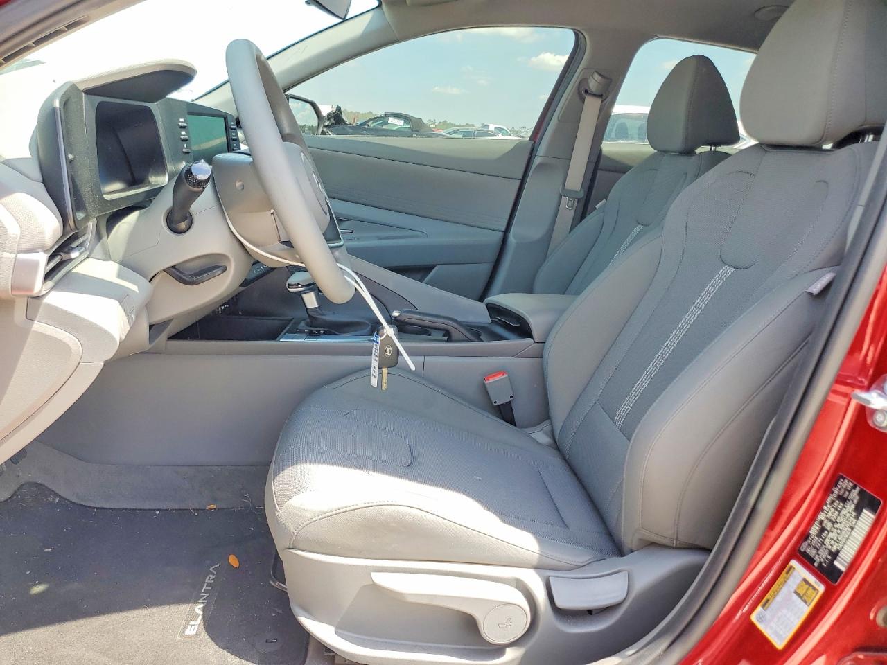 2025 HYUNDAI ELANTRA SE photo 19