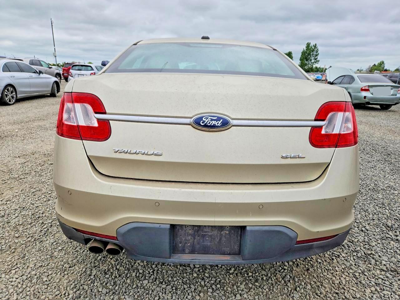 2011 FORD TAURUS SEL photo 11