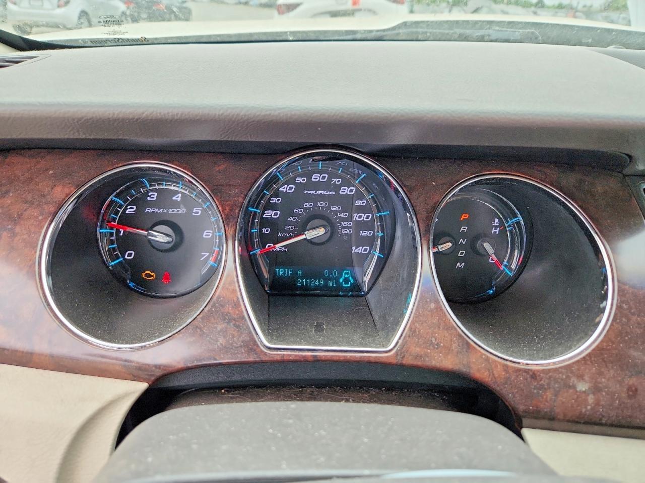 2011 FORD TAURUS SEL photo 17