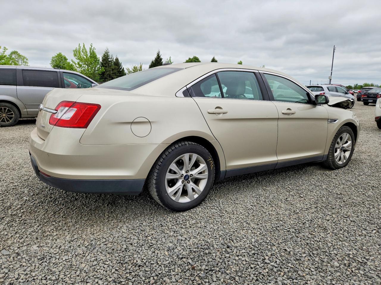 2011 FORD TAURUS SEL photo 5