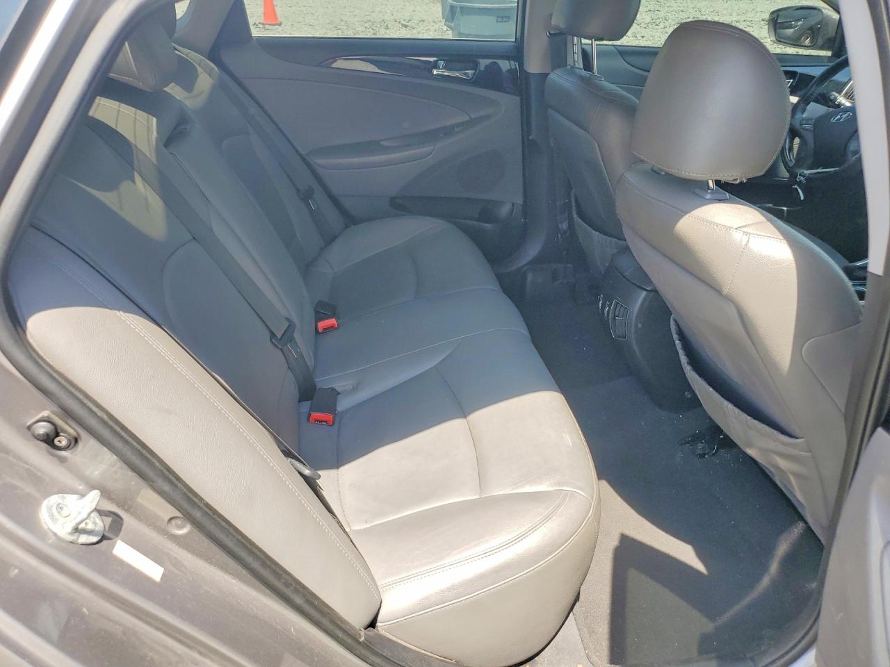 2011 HYUNDAI SONATA SE photo 19
