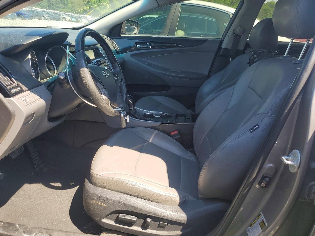 2011 HYUNDAI SONATA SE photo 13
