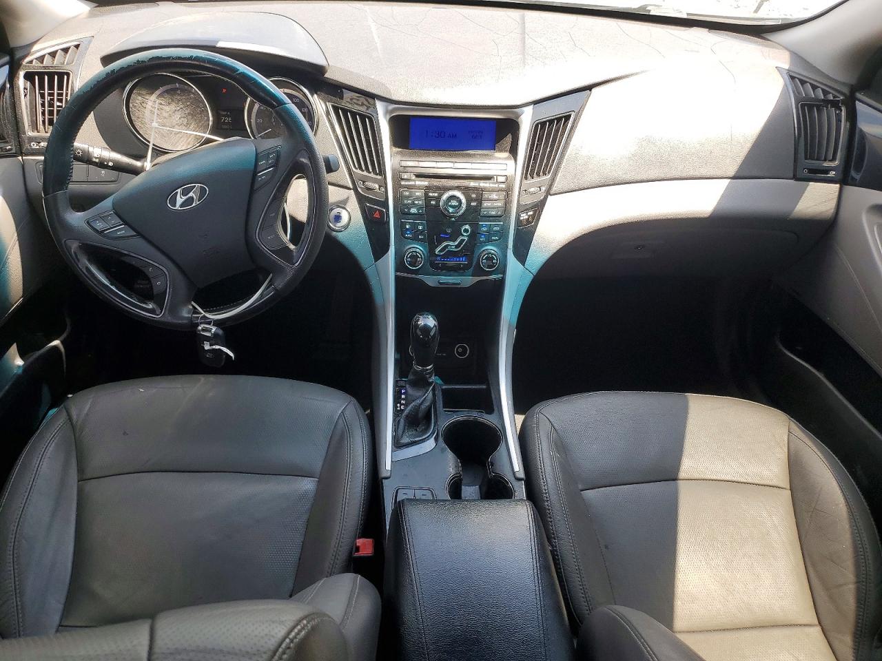 2011 HYUNDAI SONATA SE photo 15