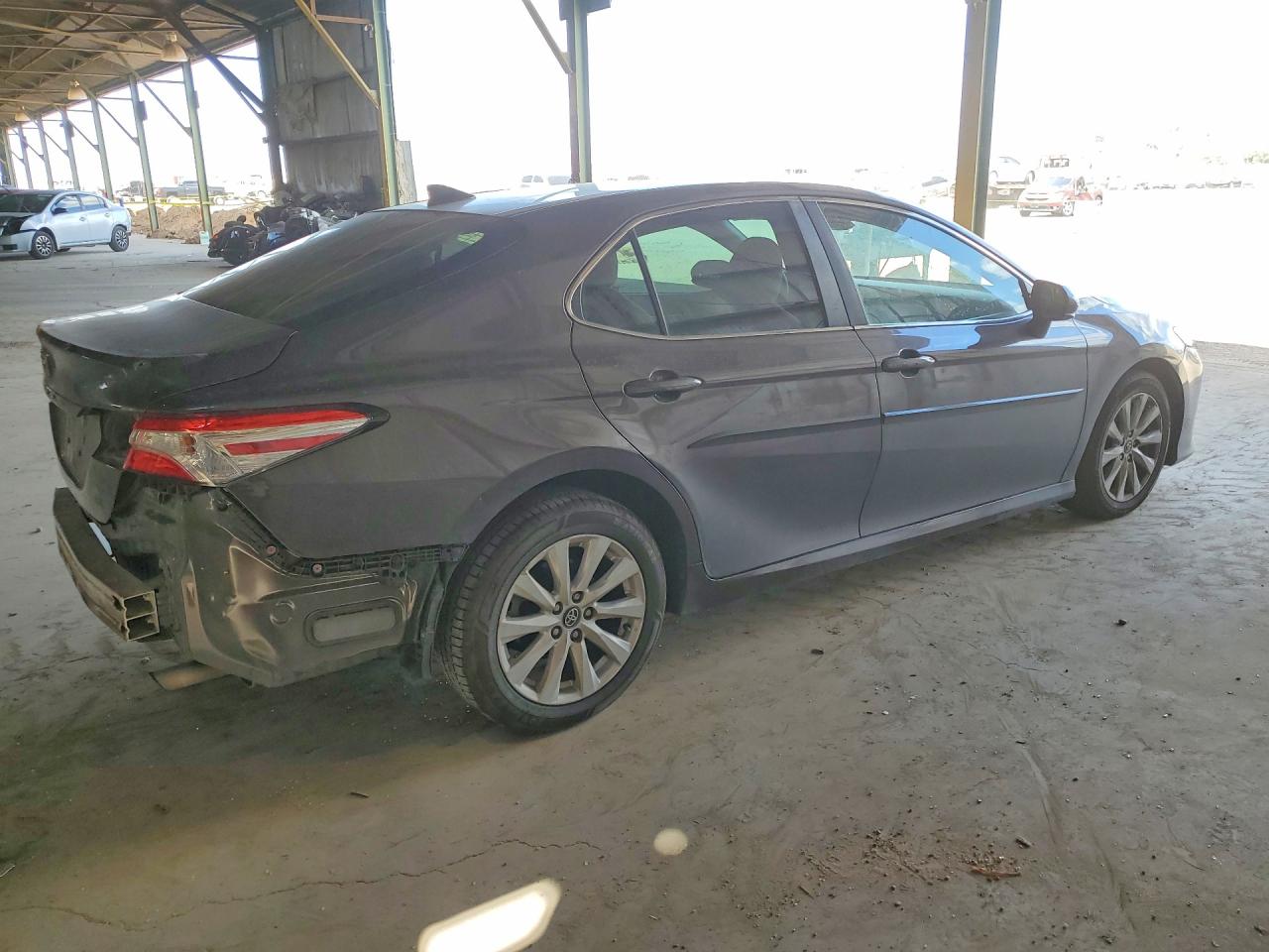 2020 TOYOTA CAMRY LE photo 5