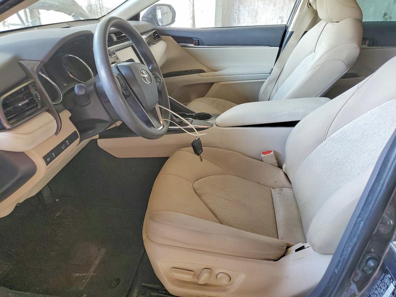 2020 TOYOTA CAMRY LE photo 13