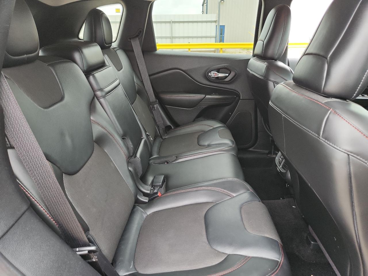 2015 JEEP CHEROKEE TRAILHAWK photo 31