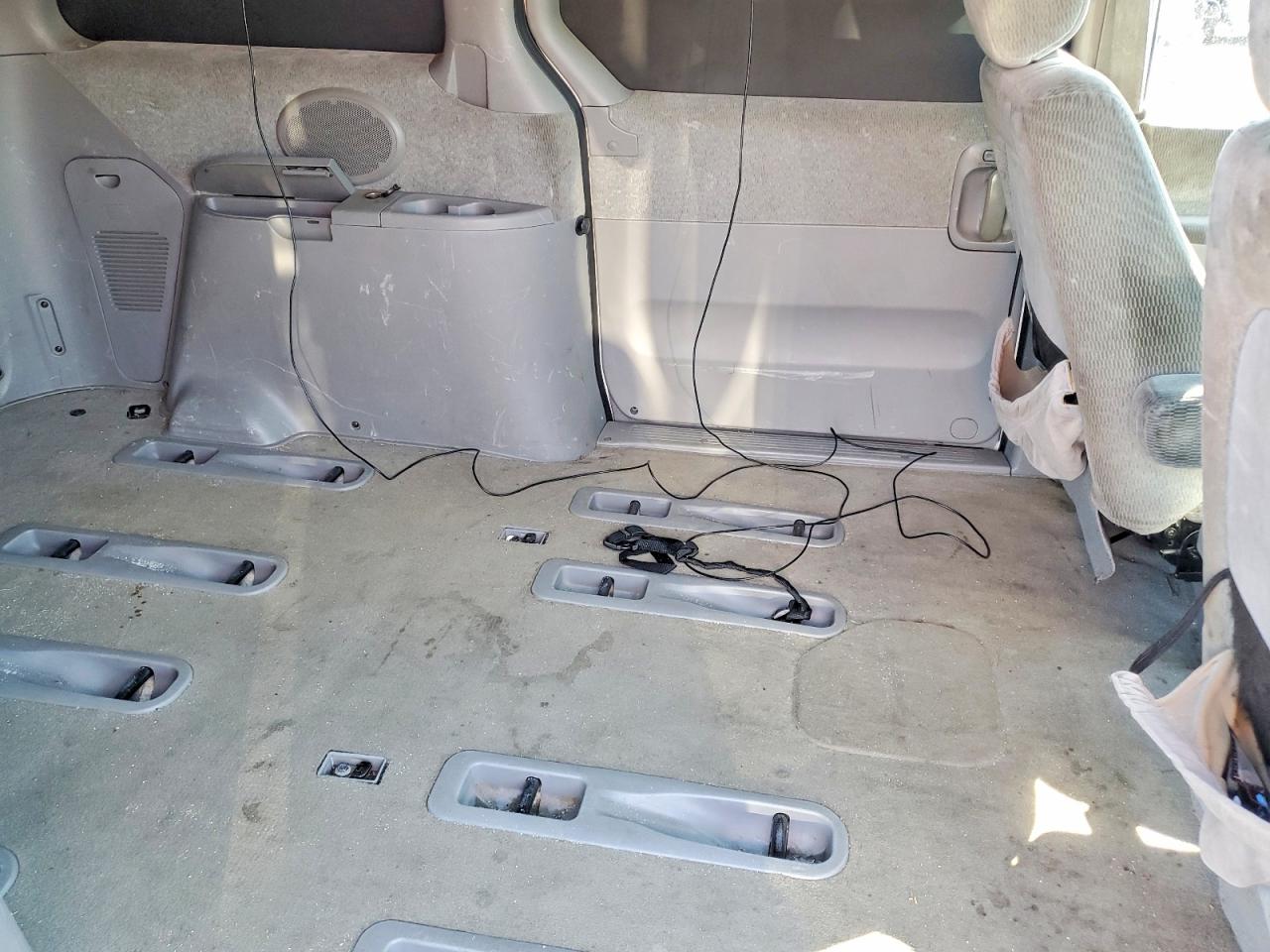 2005 KIA SEDONA LX photo 21