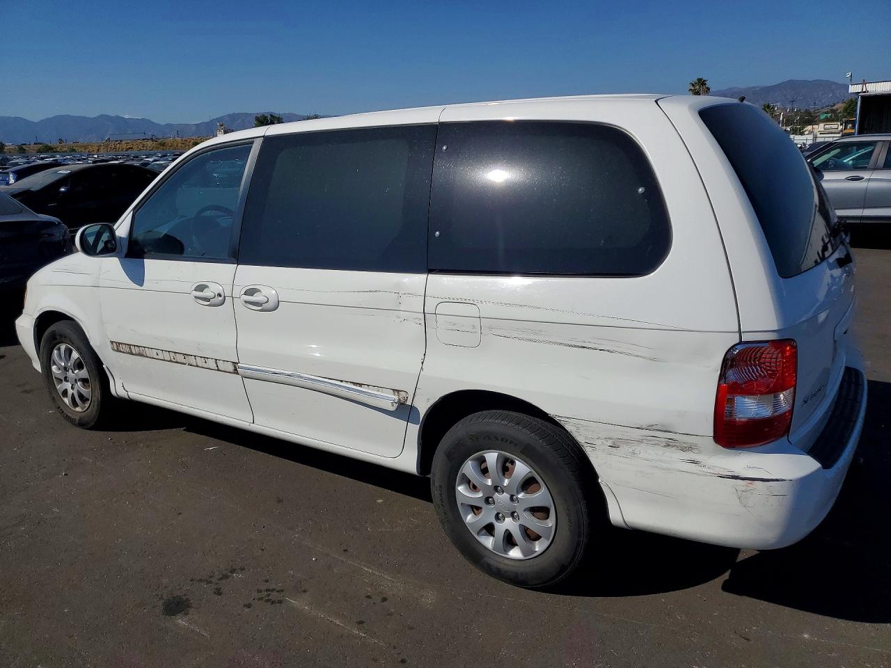 2005 KIA SEDONA LX photo 3
