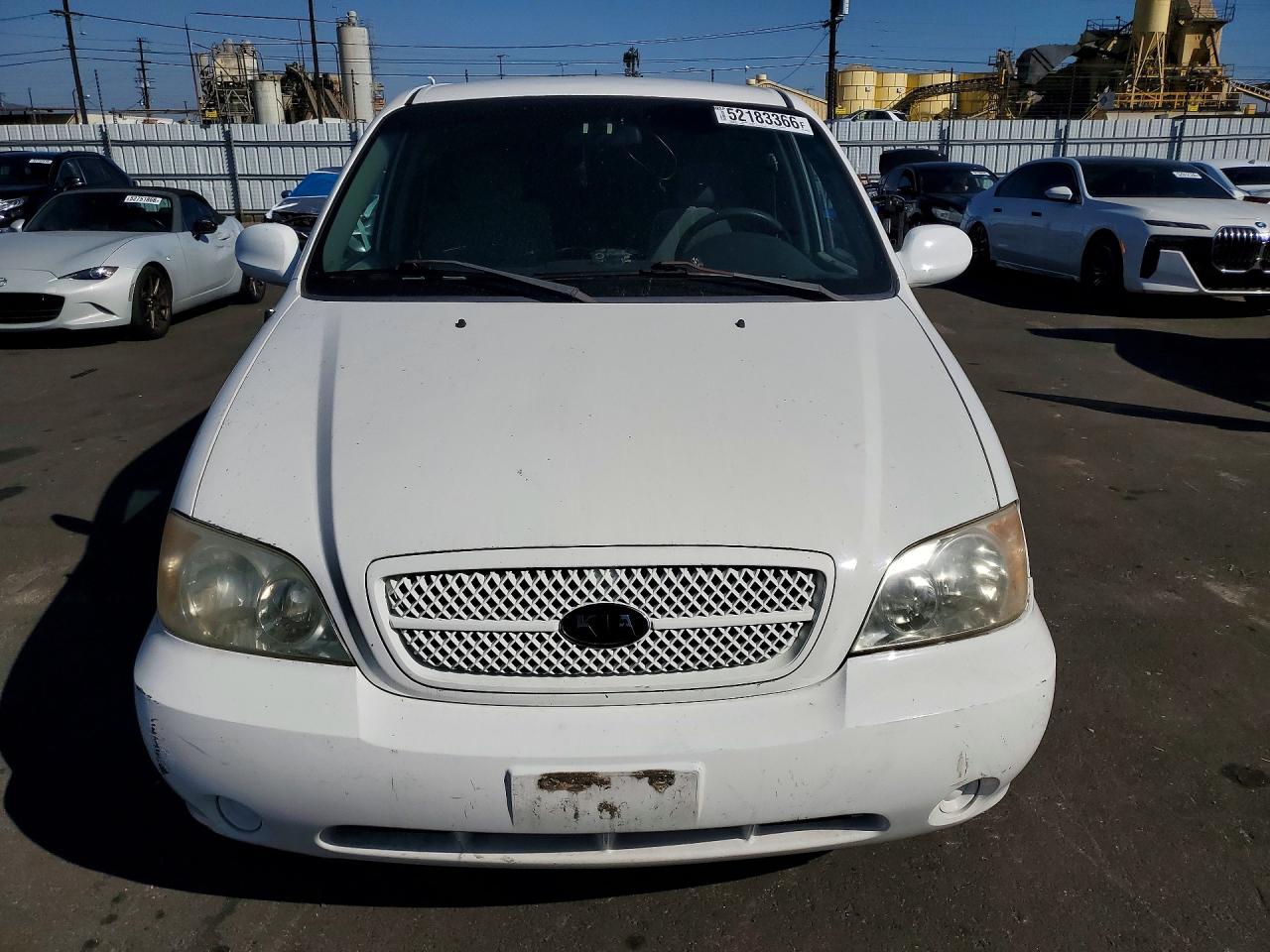 2005 KIA SEDONA LX photo 9