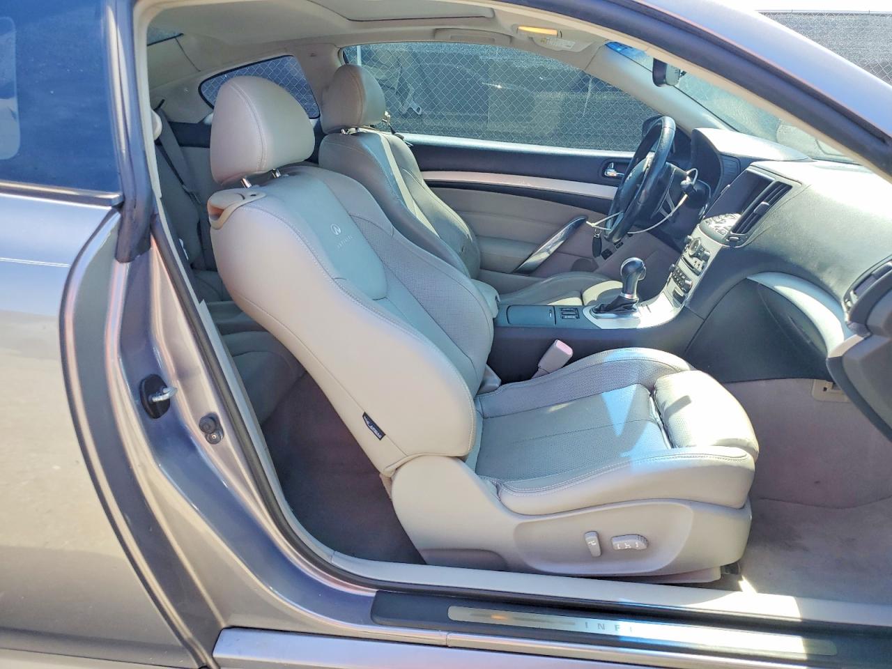 2008 INFINITI G37 BASE photo 9