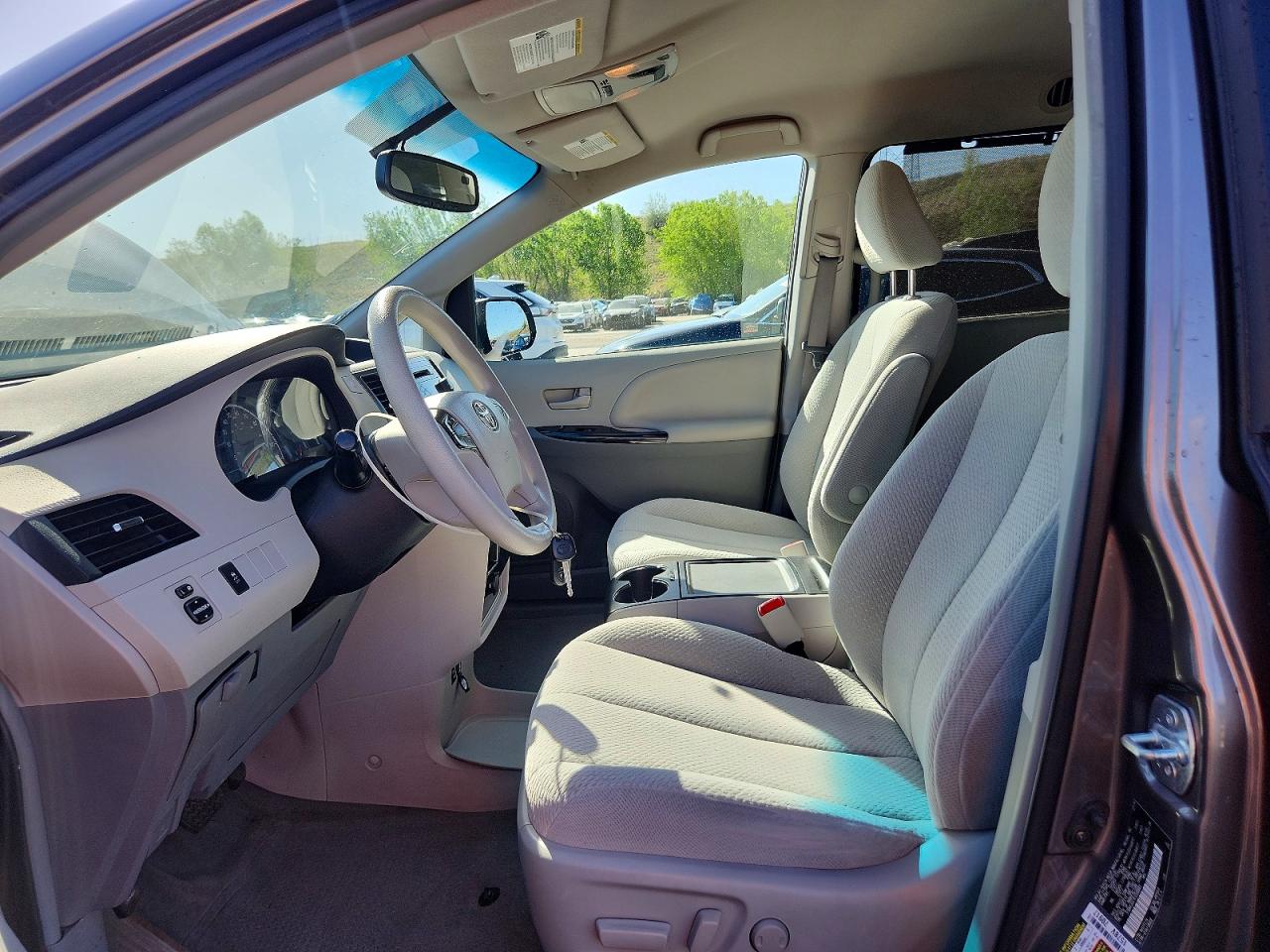 2014 TOYOTA SIENNA LE photo 19