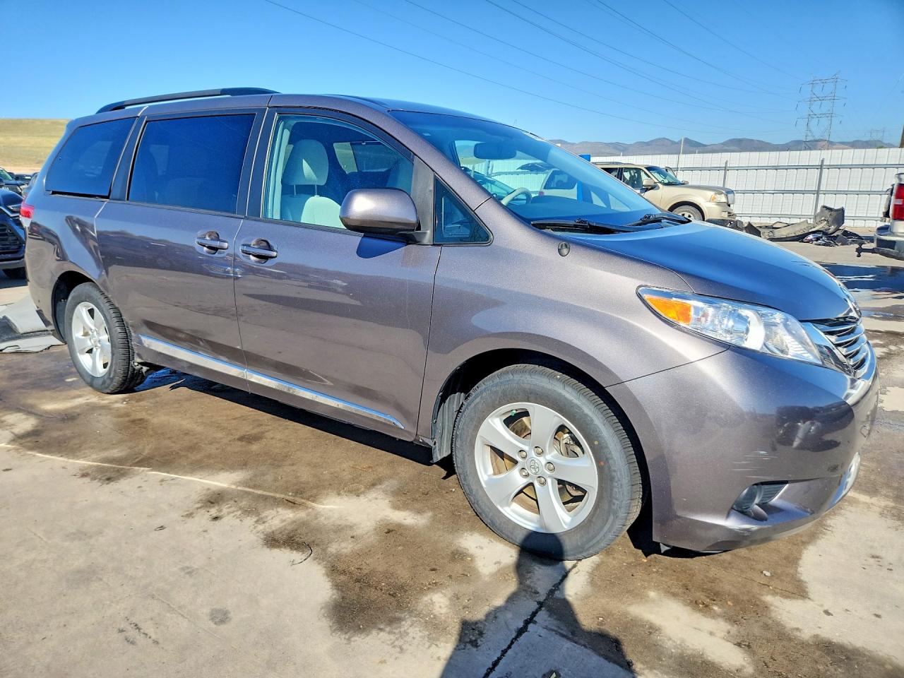 2014 TOYOTA SIENNA LE photo 10