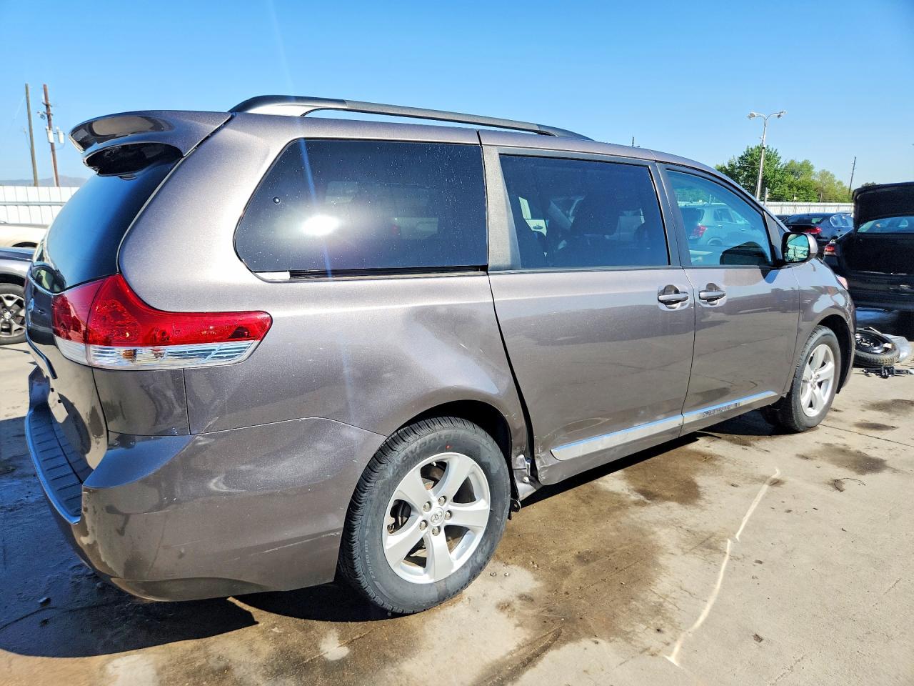 2014 TOYOTA SIENNA LE photo 7