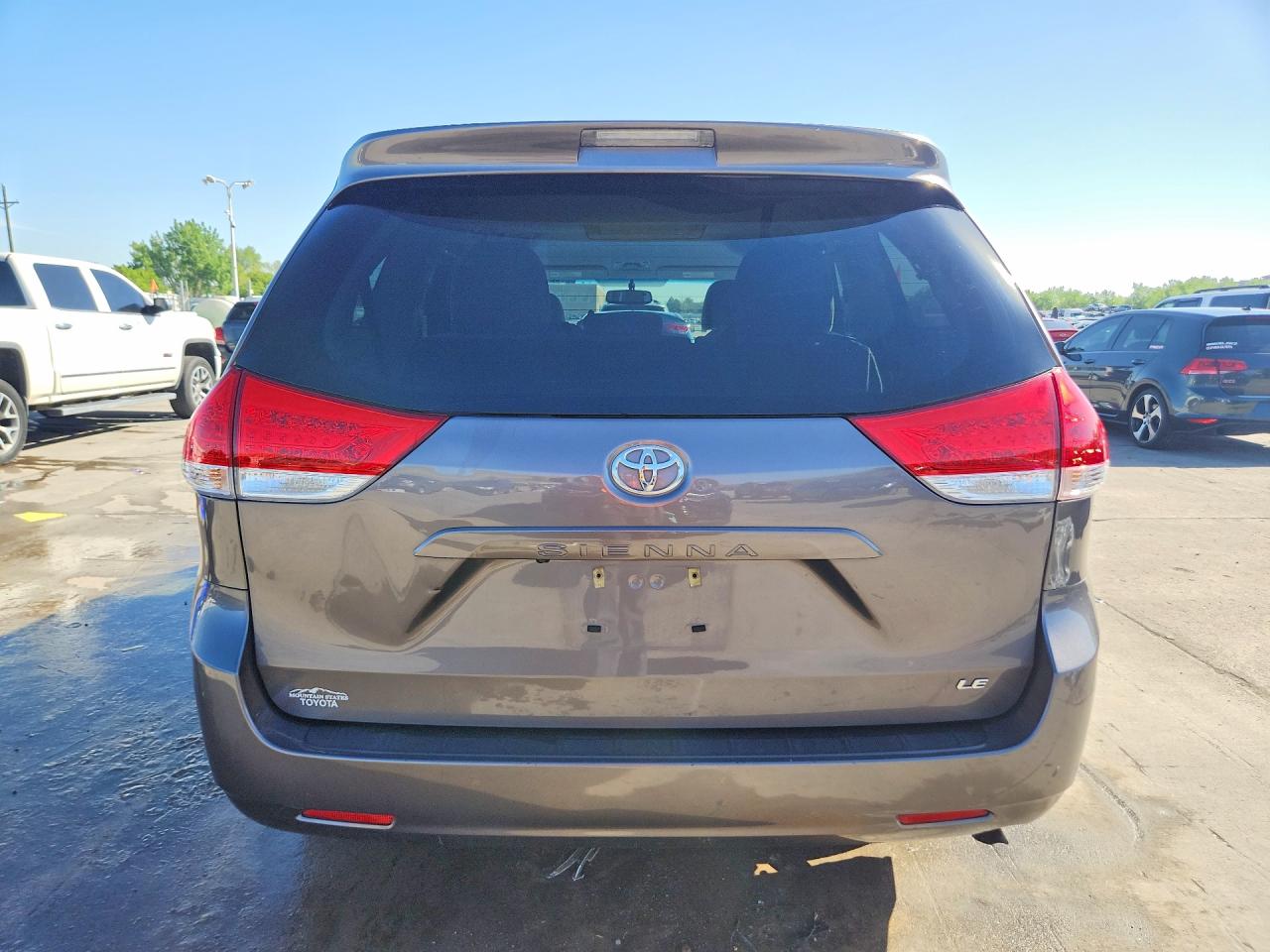 2014 TOYOTA SIENNA LE photo 16