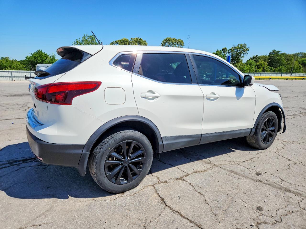2018 NISSAN ROGUE SPORT S photo 5