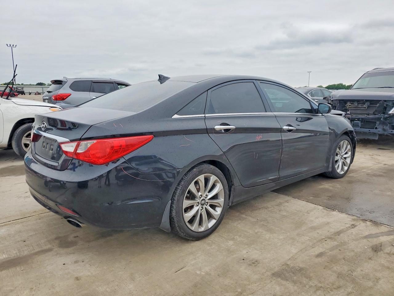 2013 HYUNDAI SONATA SE photo 5