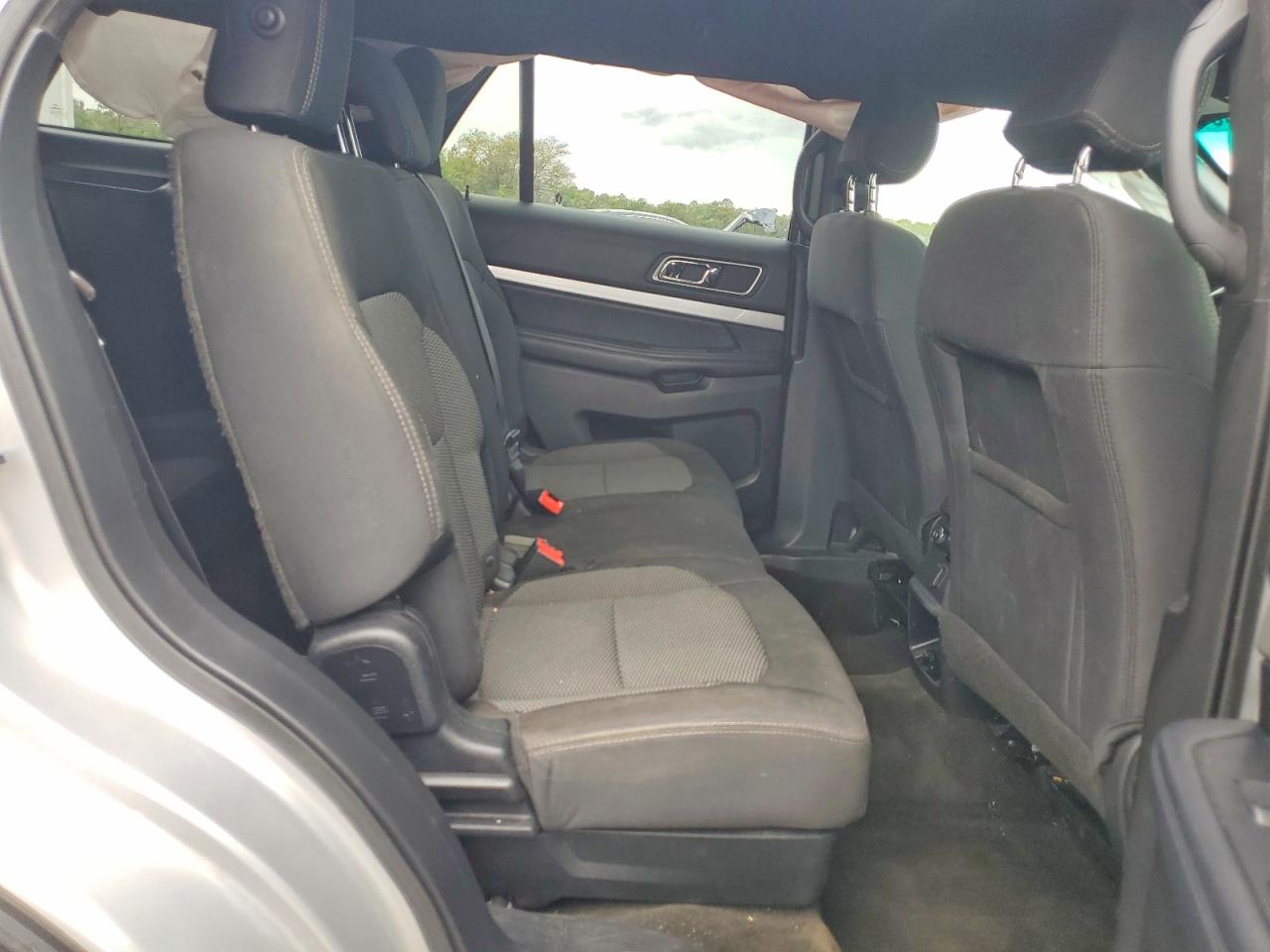 2016 FORD EXPLORER XLT photo 31