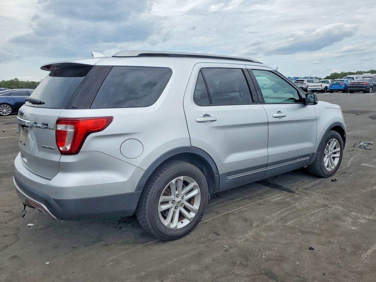 2016 FORD EXPLORER XLT photo 7