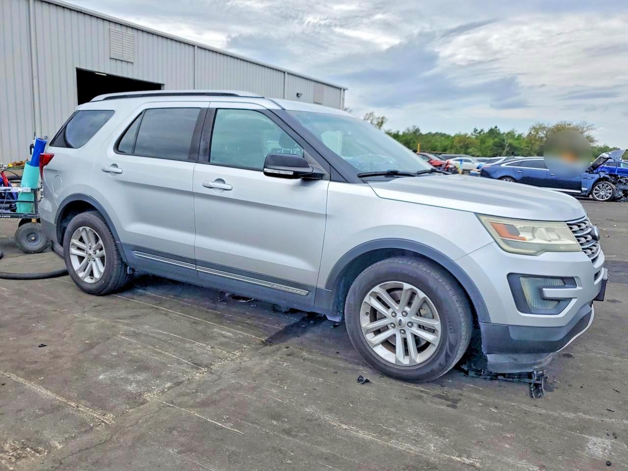2016 FORD EXPLORER XLT photo 10