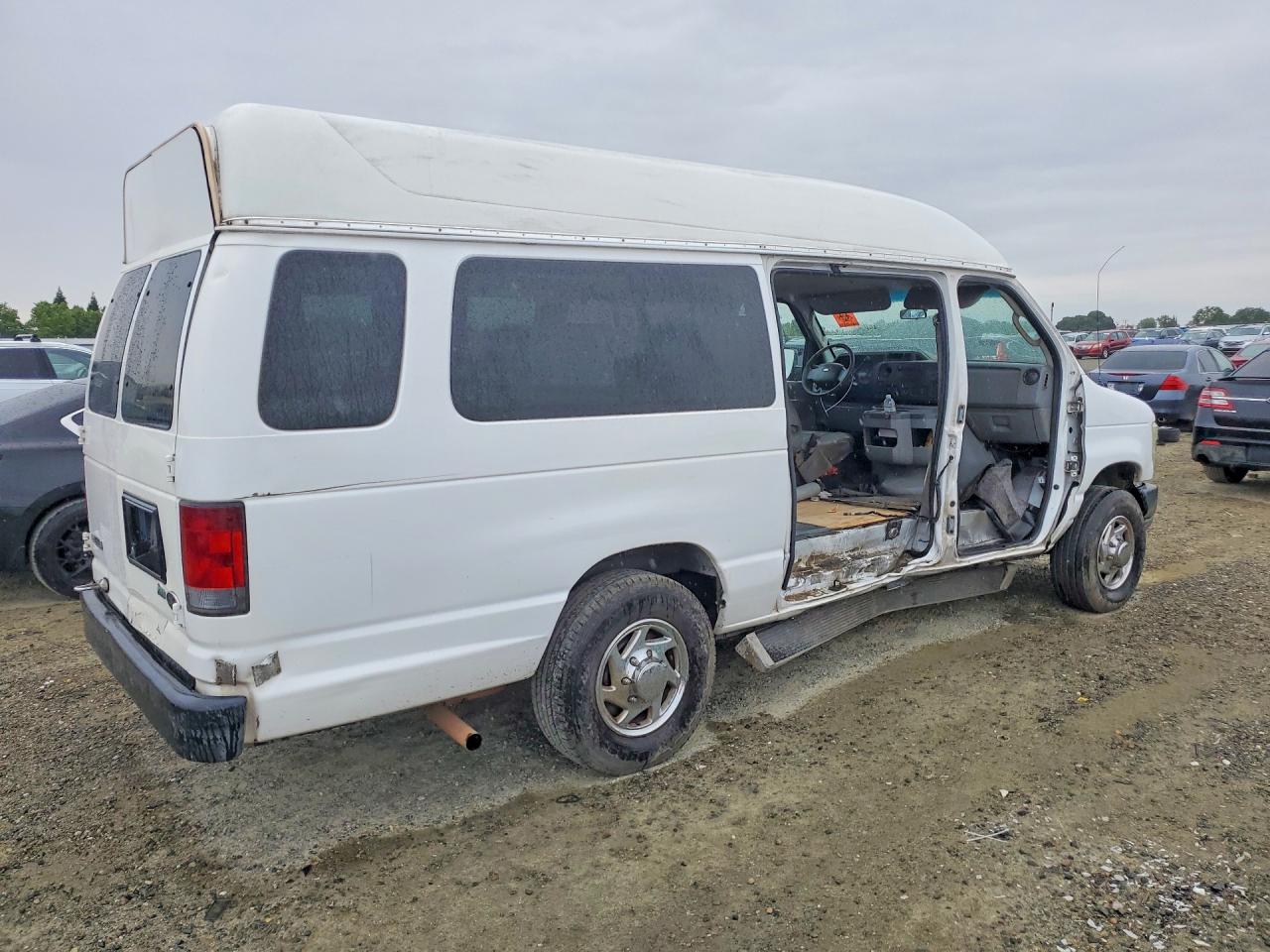 2010 FORD ECONOLINE E150 VAN photo 5