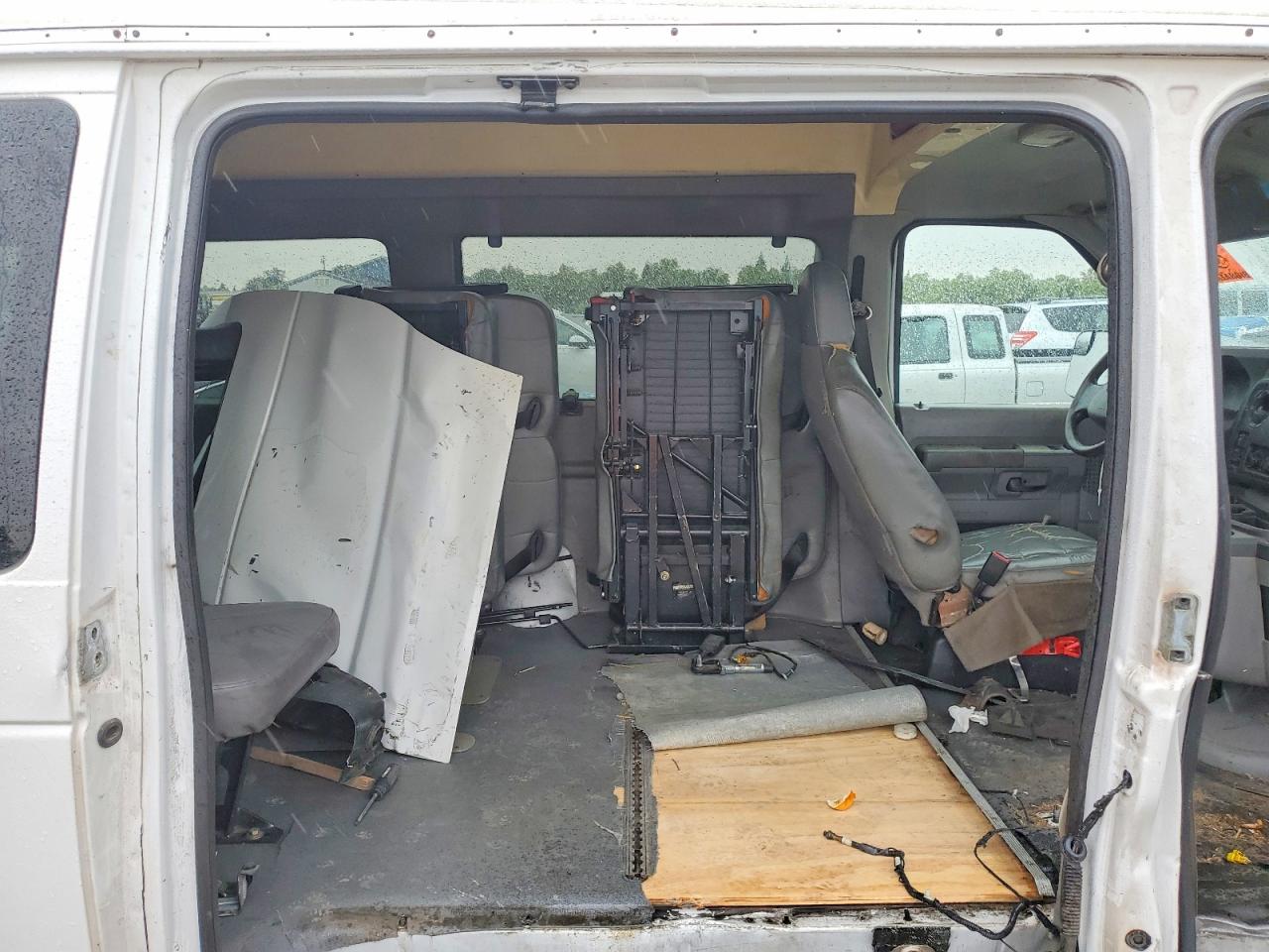 2010 FORD ECONOLINE E150 VAN photo 21