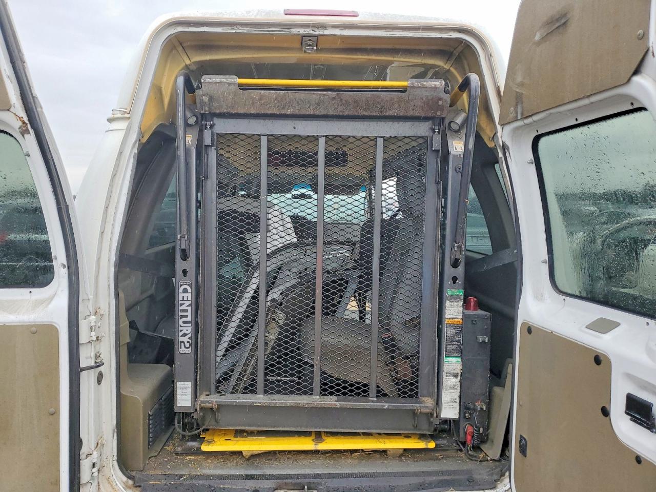 2010 FORD ECONOLINE E150 VAN photo 19