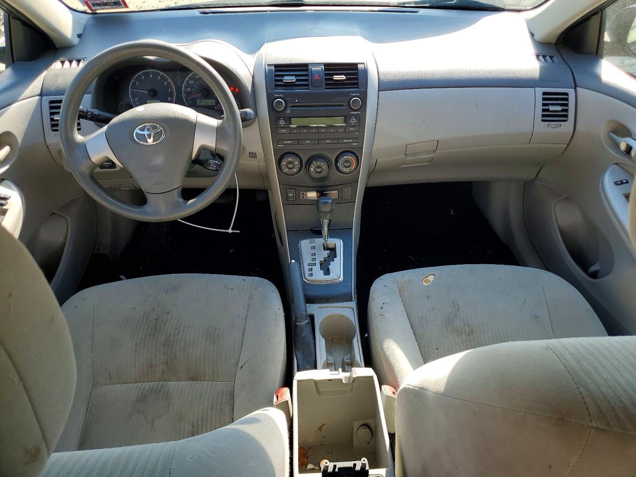 2010 TOYOTA COROLLA LE photo 8