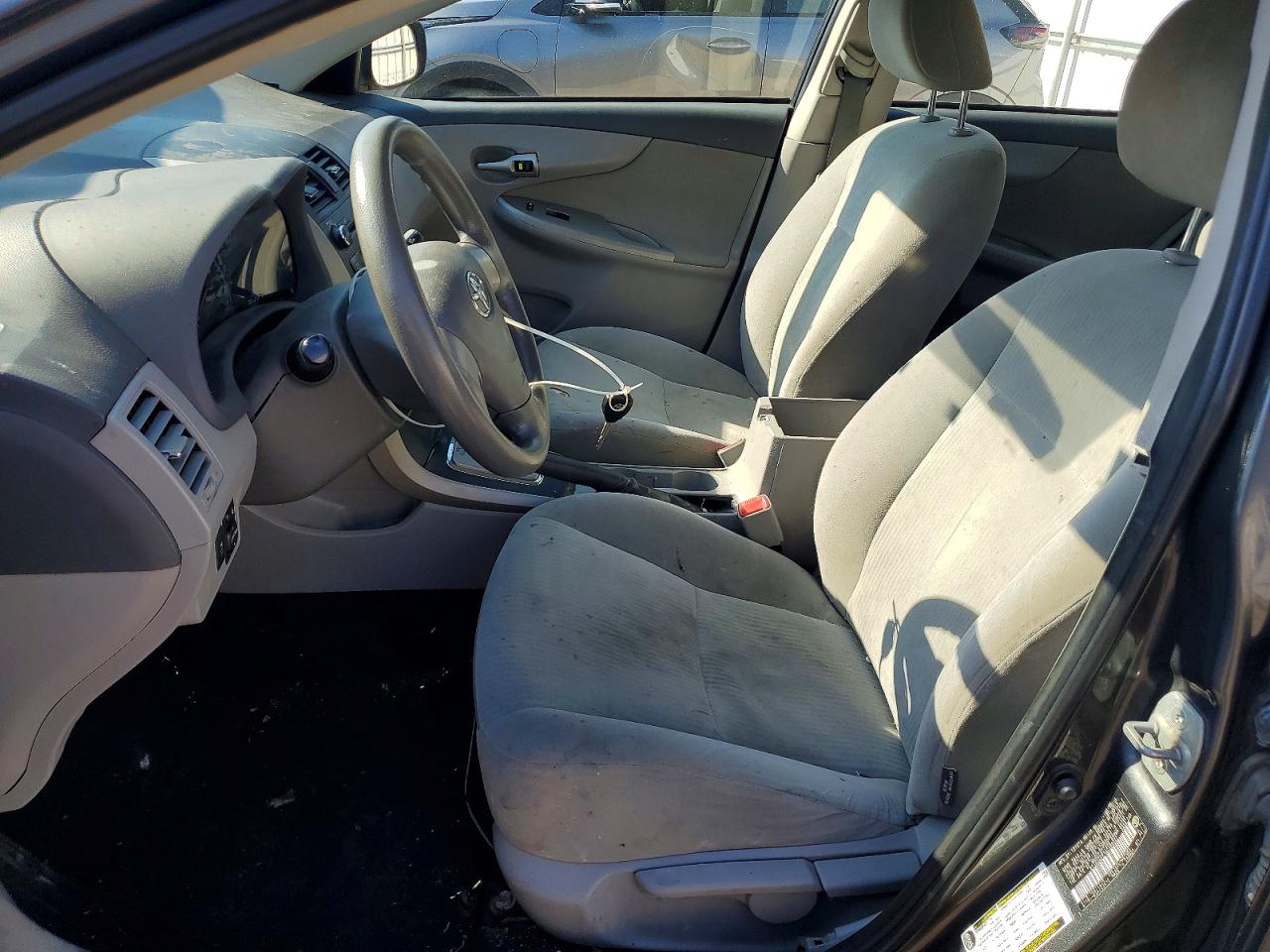 2010 TOYOTA COROLLA LE photo 7