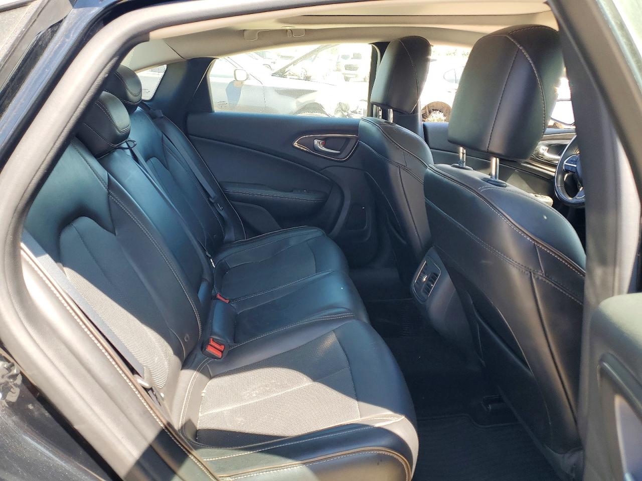 2016 CHRYSLER 200 C photo 19