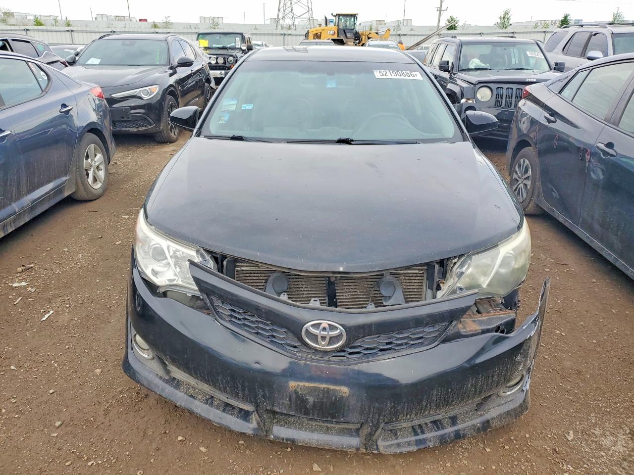 2014 TOYOTA CAMRY SE photo 13