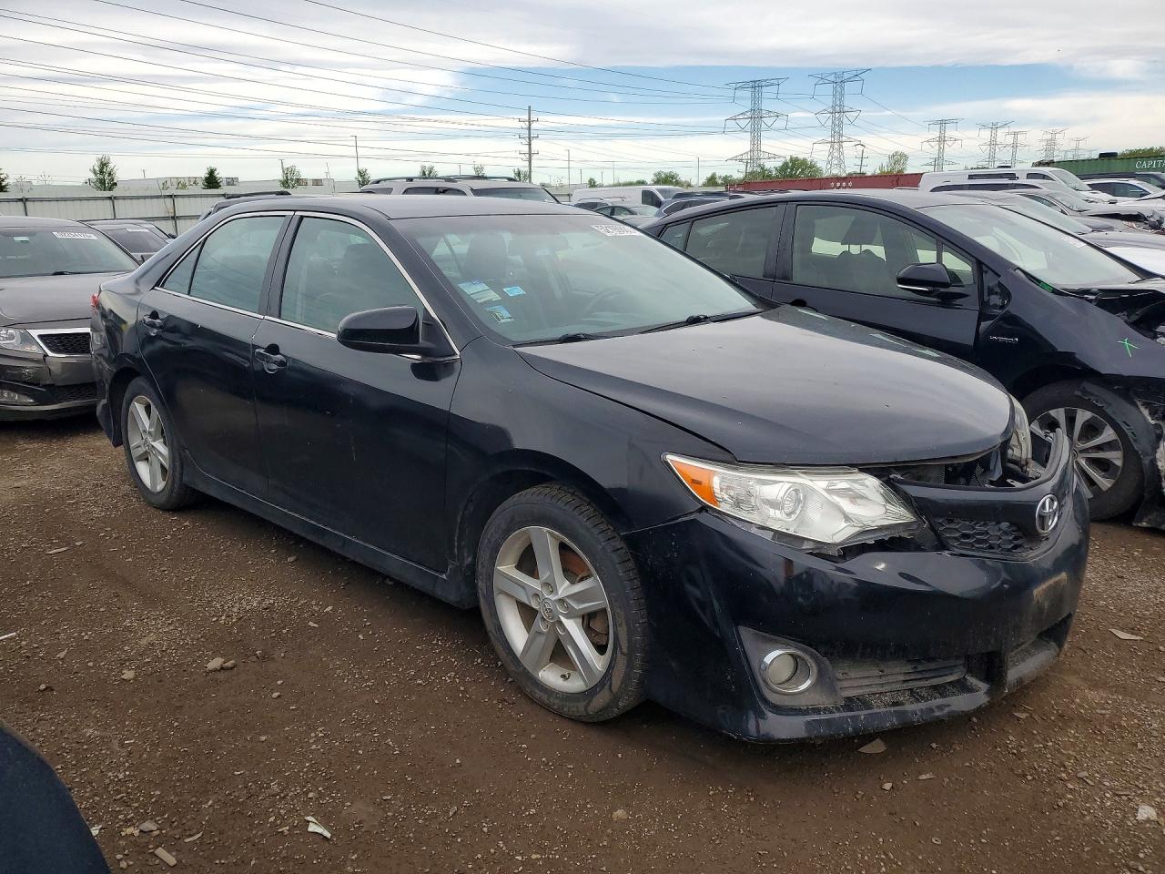 2014 TOYOTA CAMRY SE photo 10