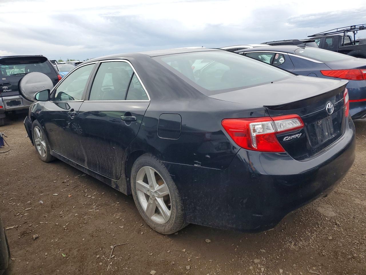 2014 TOYOTA CAMRY SE photo 4