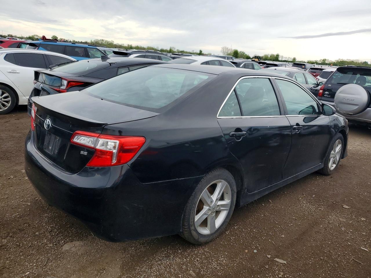 2014 TOYOTA CAMRY SE photo 7