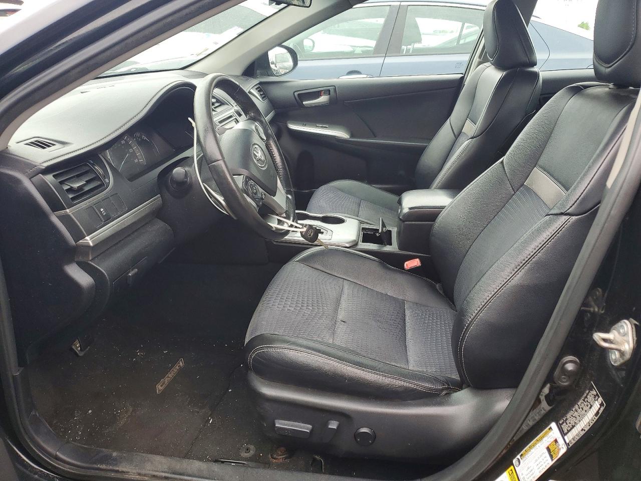 2014 TOYOTA CAMRY SE photo 19