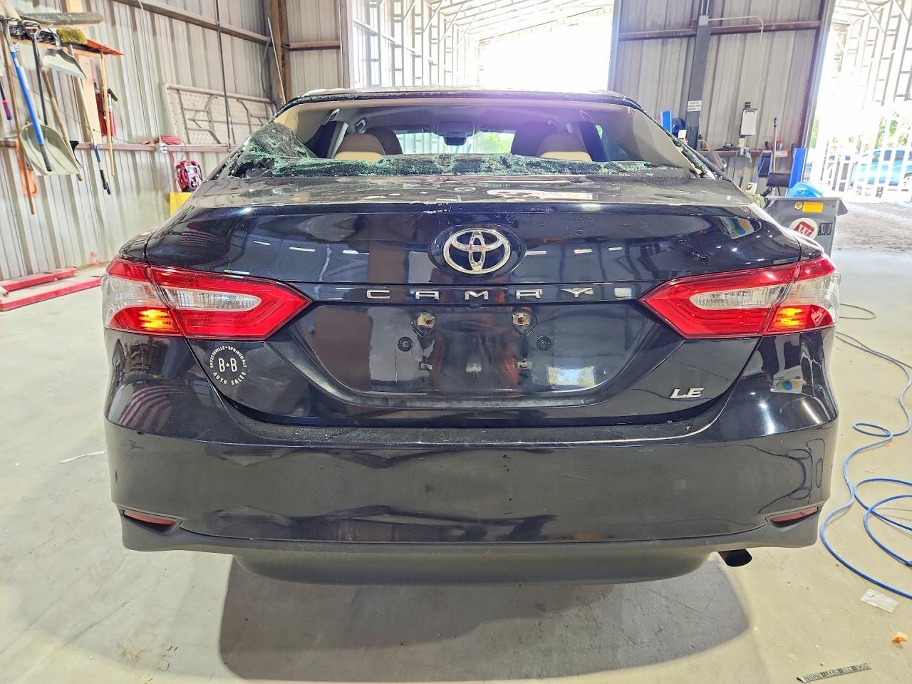 2018 TOYOTA CAMRY LE photo 6
