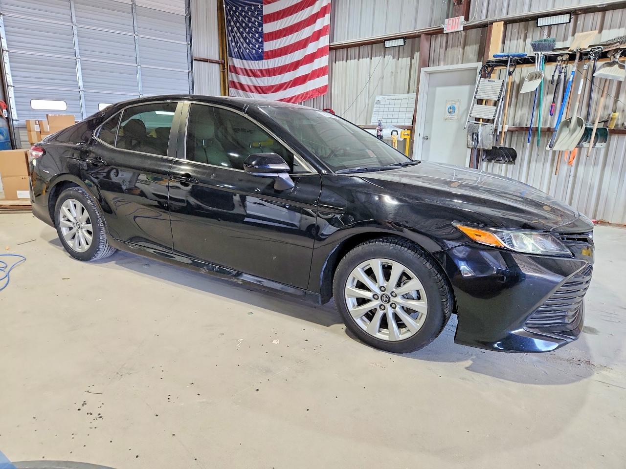 2018 TOYOTA CAMRY LE photo 4