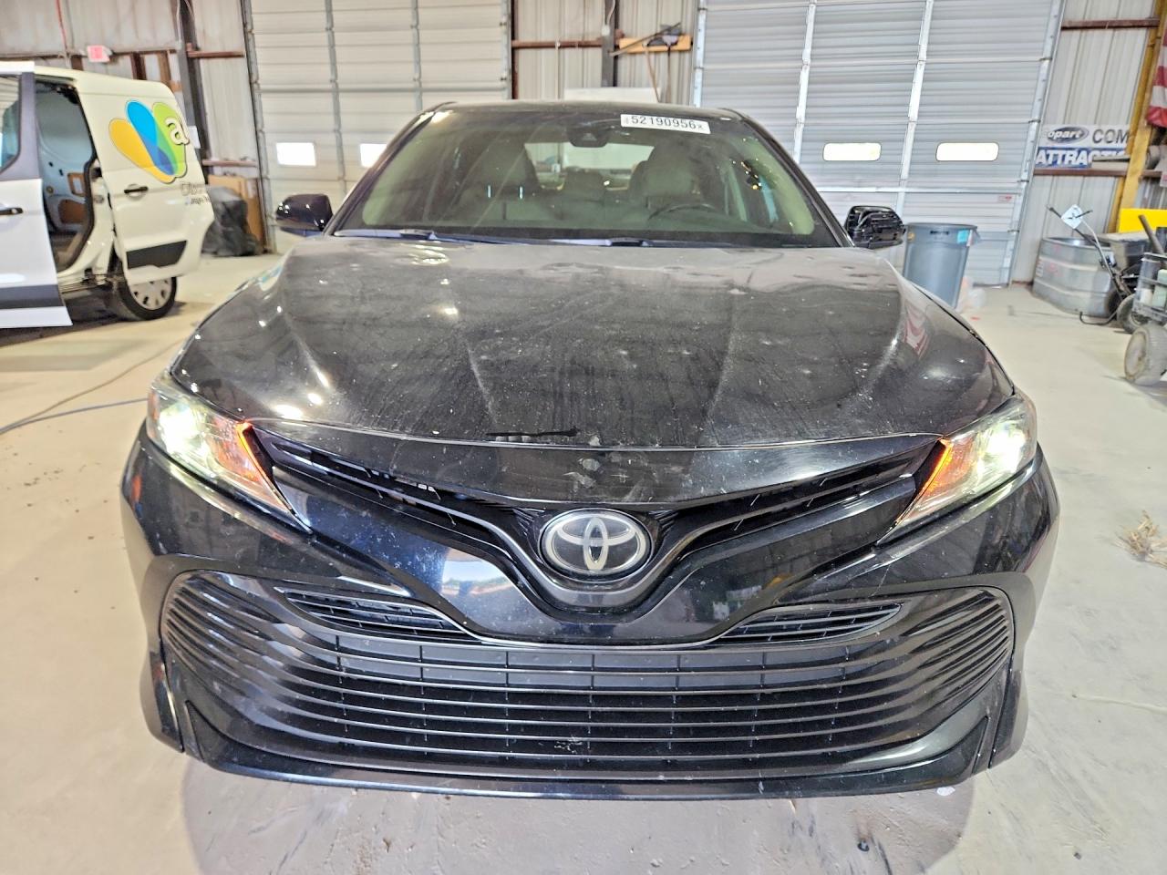 2018 TOYOTA CAMRY LE photo 5